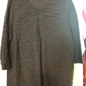 Women’s size 2 Chico’s gray top. 3 quarter length.